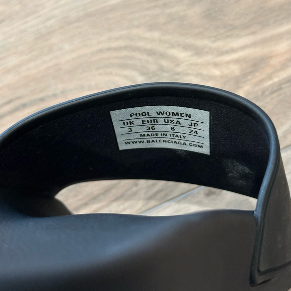 Balenciaga Pool Slides with Glow in the Dark Logo - Picture 6 of 6